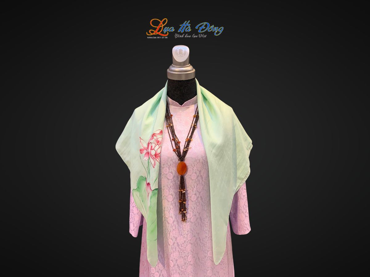 Khăn lụa vuông tơ tằm màu xanh lá vẽ hoa MNV-PT8585/4