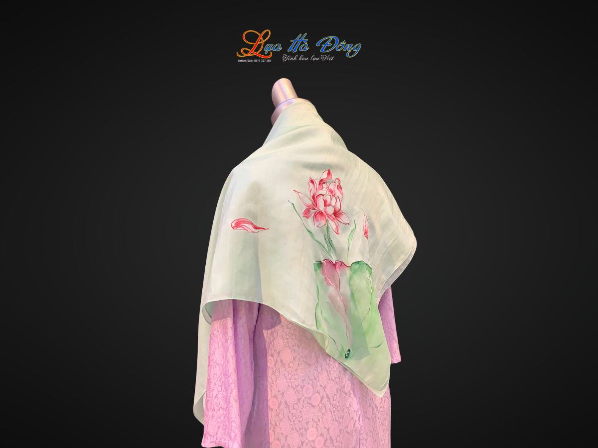 Khăn lụa vuông tơ tằm màu xanh lá vẽ hoa MNV-PT8585/4