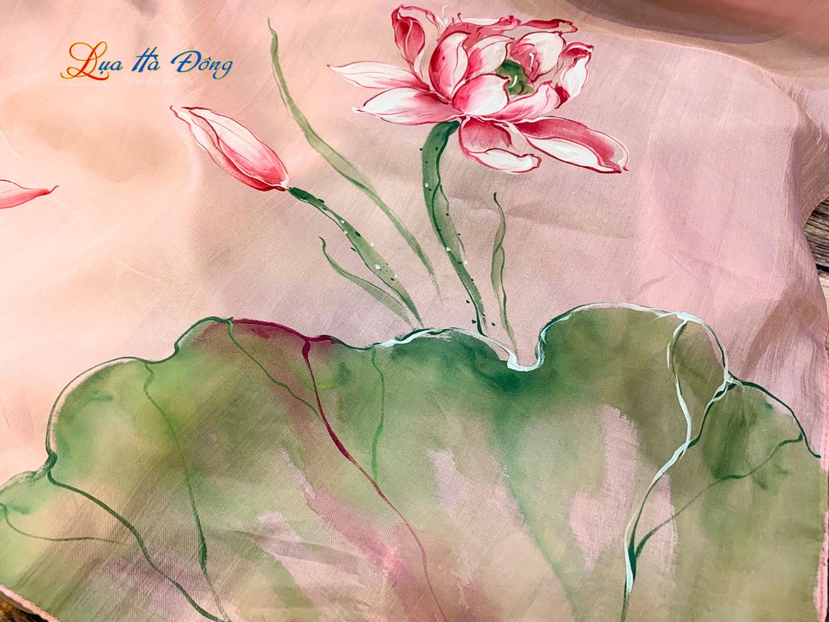 Khăn lụa vuông tơ tằm màu hồng vẽ hoa MNV-PT8585/1