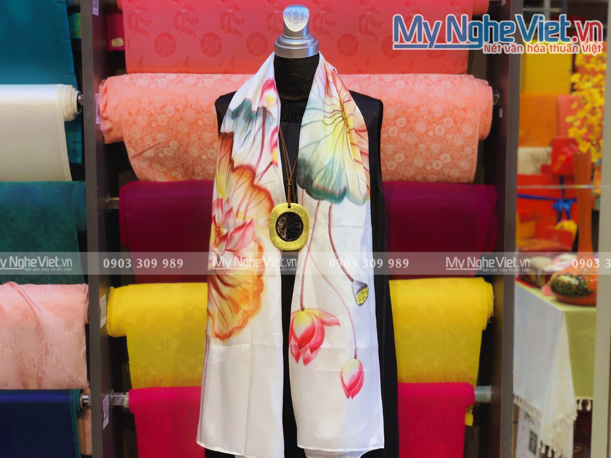 https://hadongsilkvietnam.com/www/uploads/images/Khan-lua-ha-dong-my-nghe-viet.jpg