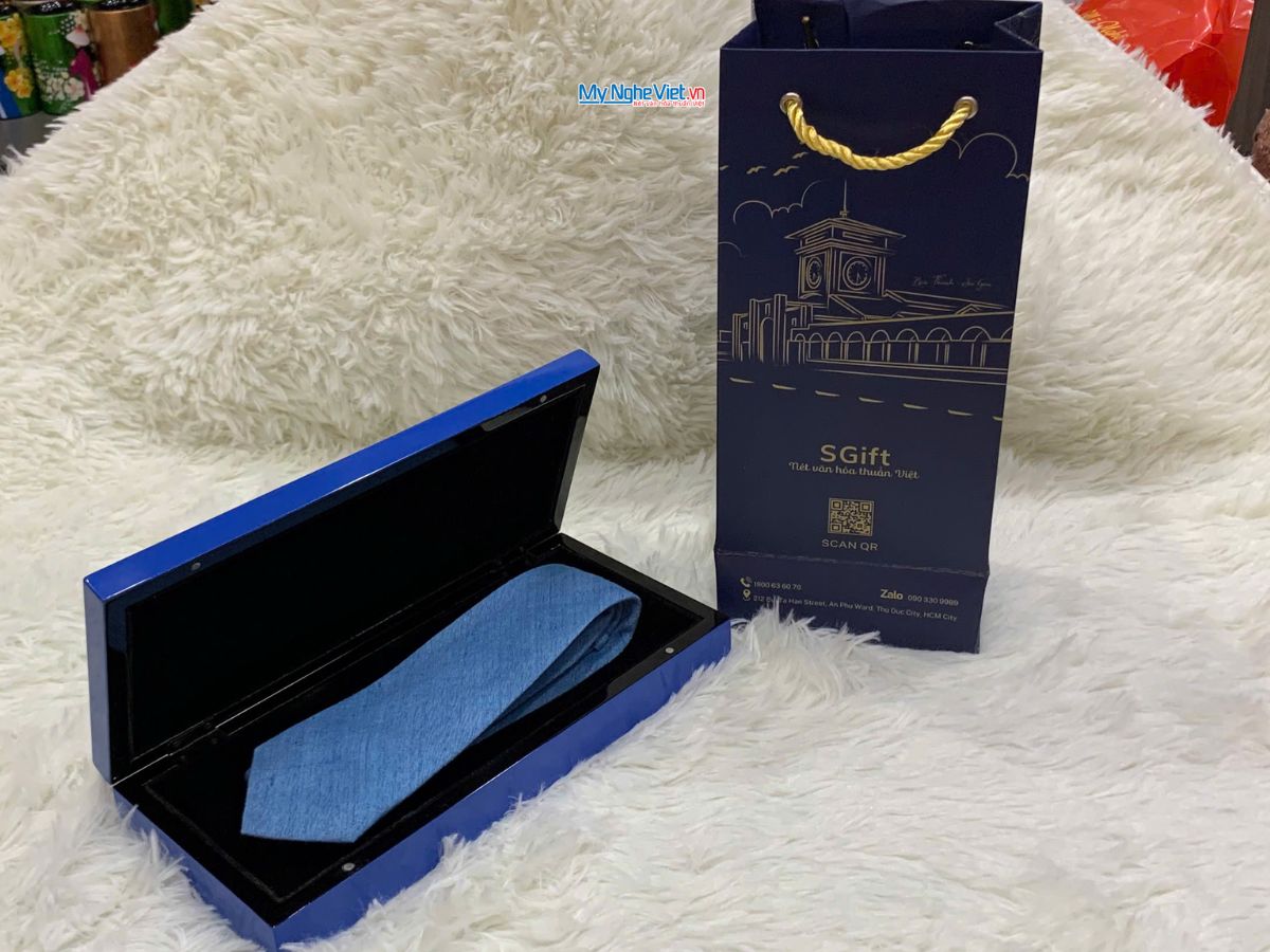 Quà Tặng Hộp Sơn Mài Trống Đồng & Cà Vạt Lụa Đũi Cao Cấp CBMNV-CRVNC1.2