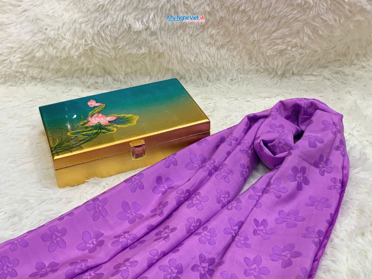 Quà Tặng Hộp Sơn Mài Hoa Sen & Khăn Lụa Hà Đông Cao Cấp CBMNV-KLNL80180