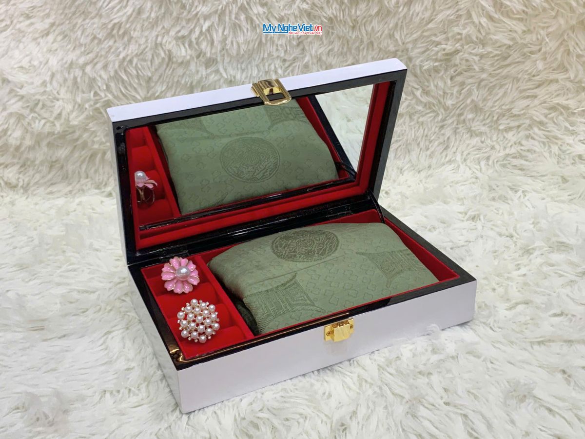 Quà Tặng Hộp Sơn Mài Hoa Sen & Khăn Lụa Hà Đông Cao Cấp CBKLNL89-2