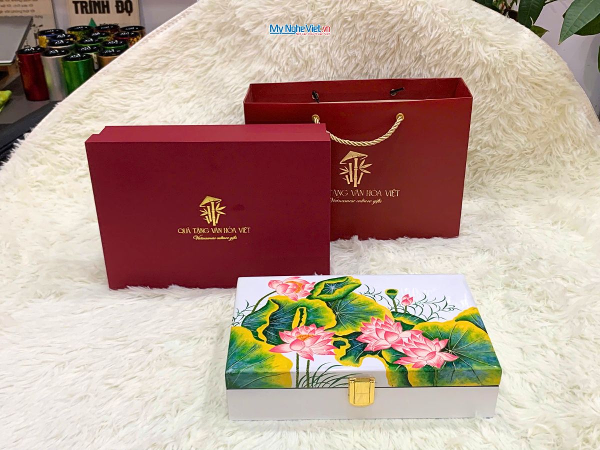 Quà Tặng Hộp Sơn Mài Hoa Sen & Khăn Lụa Hà Đông Cao Cấp CBKLNL89-6
