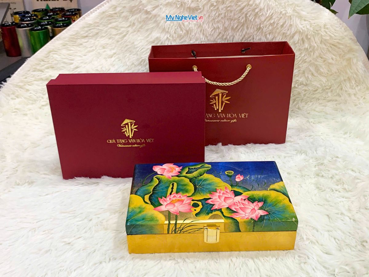 Quà Tặng Hộp Sơn Mài Hoa Sen & Khăn Lụa Hà Đông Cao Cấp CBKLNL89-3