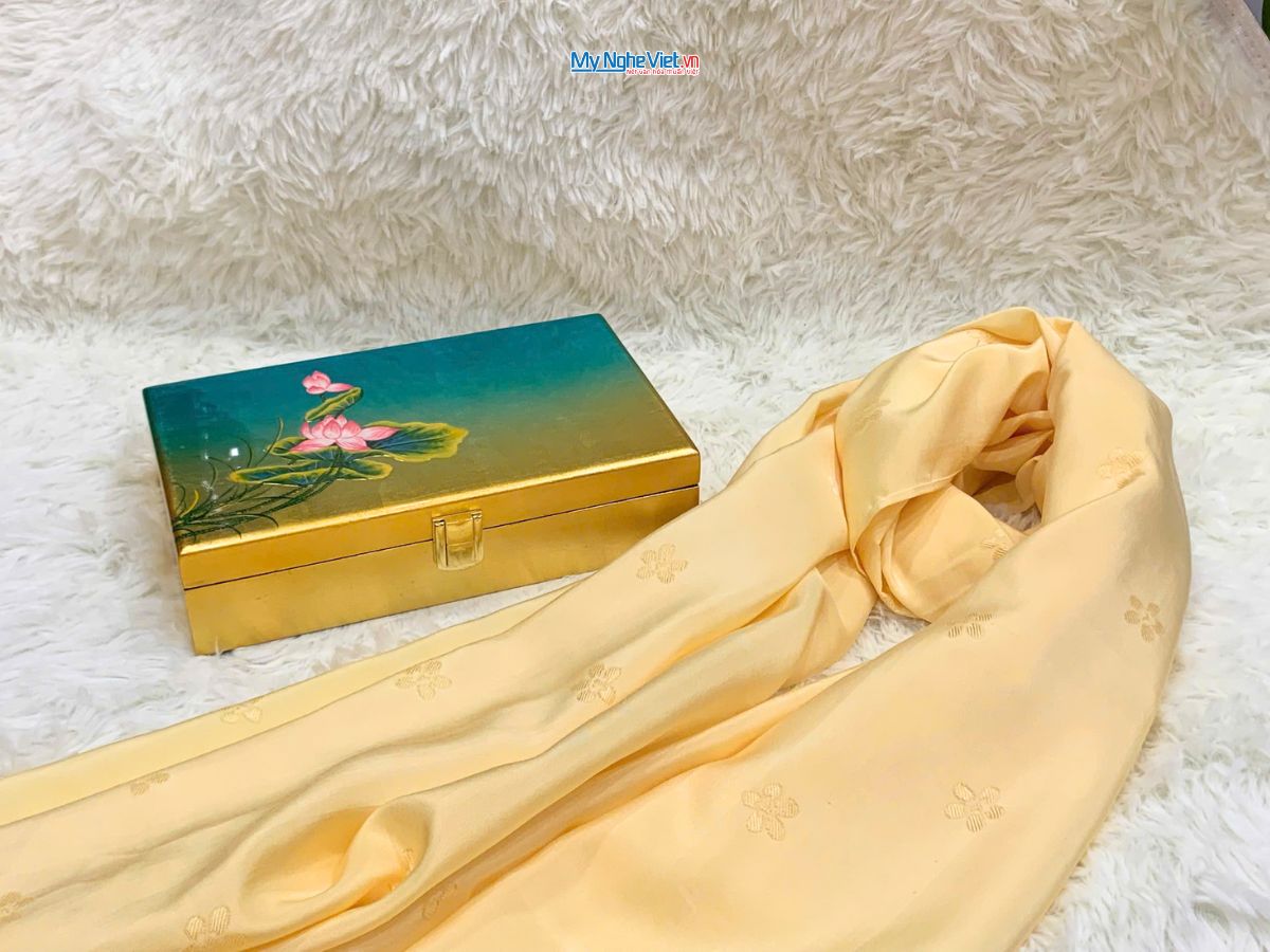 Quà Tặng Hộp Sơn Mài Hoa Sen & Khăn Lụa Hà Đông Cao Cấp CBKLNL89-10