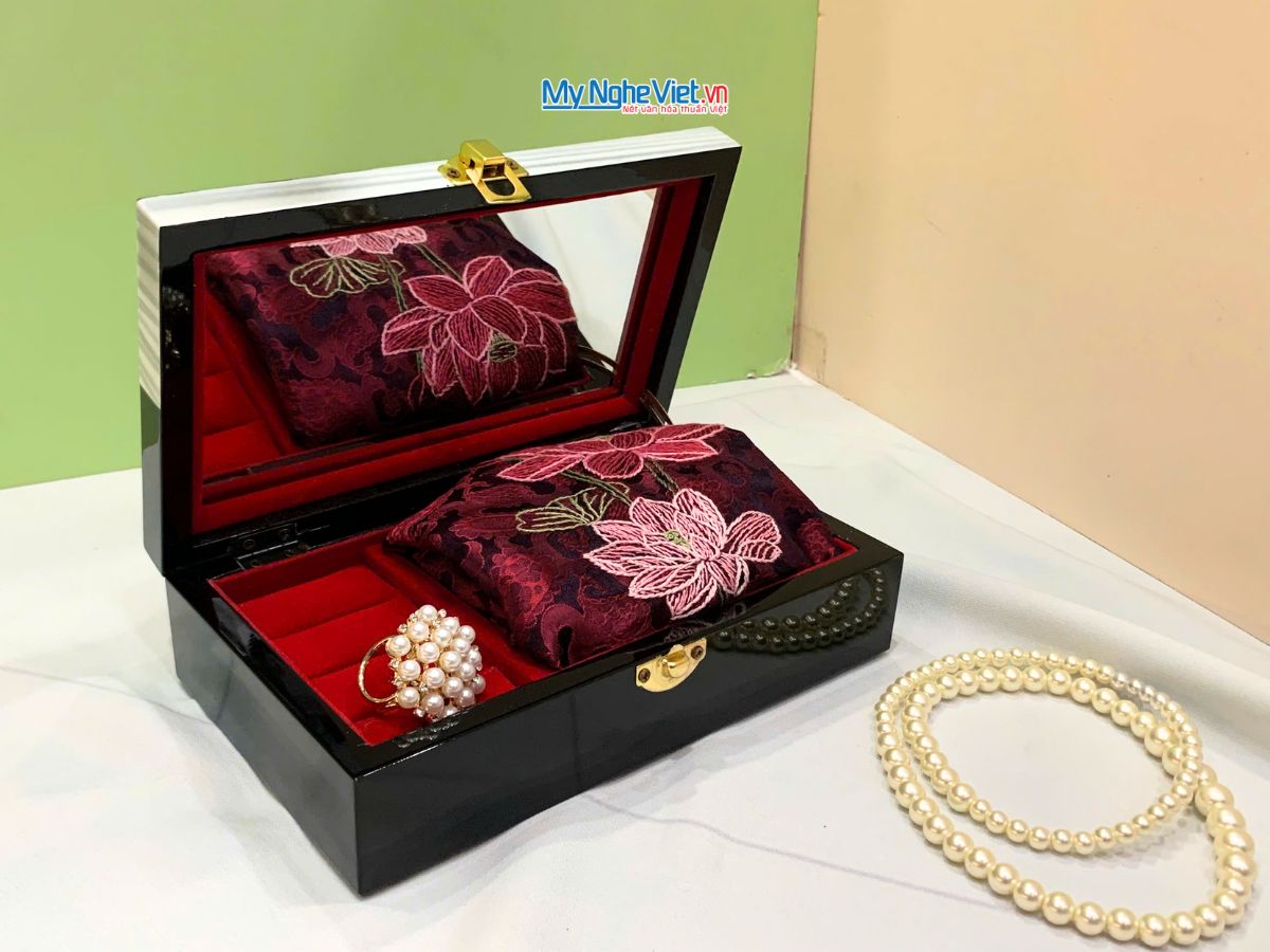 Quà Tặng Hộp Sơn Mài Đồng Quê & Khăn Lụa Thêu Hoa CBMNV-LNL45180.3