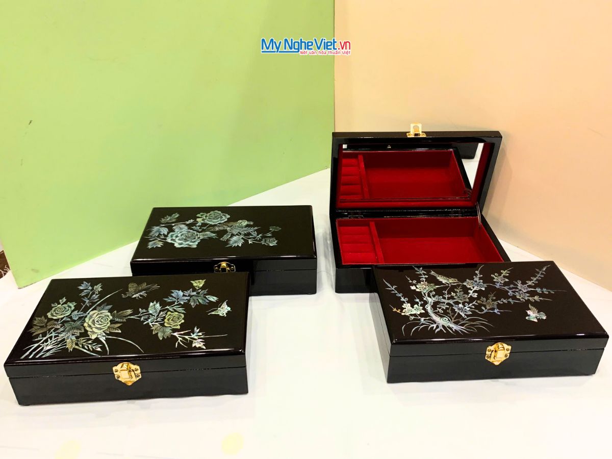 Quà Tặng Hộp Sơn Mài Hoa Hồng & Khăn Lụa Thêu Hoa CBMNV-LNL45180.1