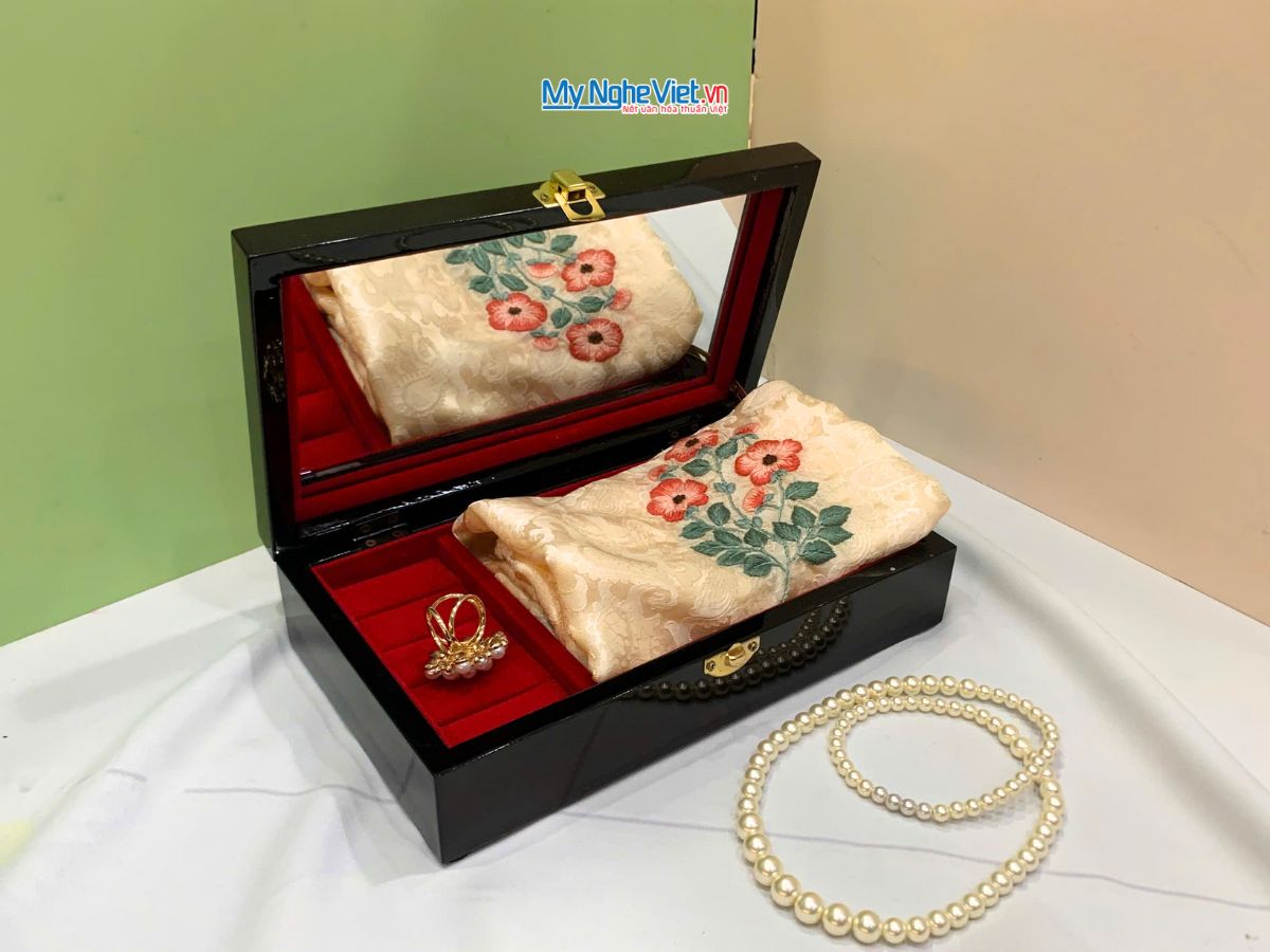 Quà Tặng Hộp Sơn Mài Hoa Hồng & Khăn Lụa Thêu Hoa CBMNV-LNL45180.2