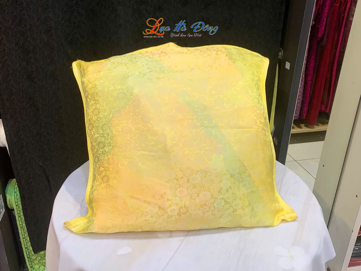 Vỏ gối lụa Hà Đông cúc vàng LNL4040/2