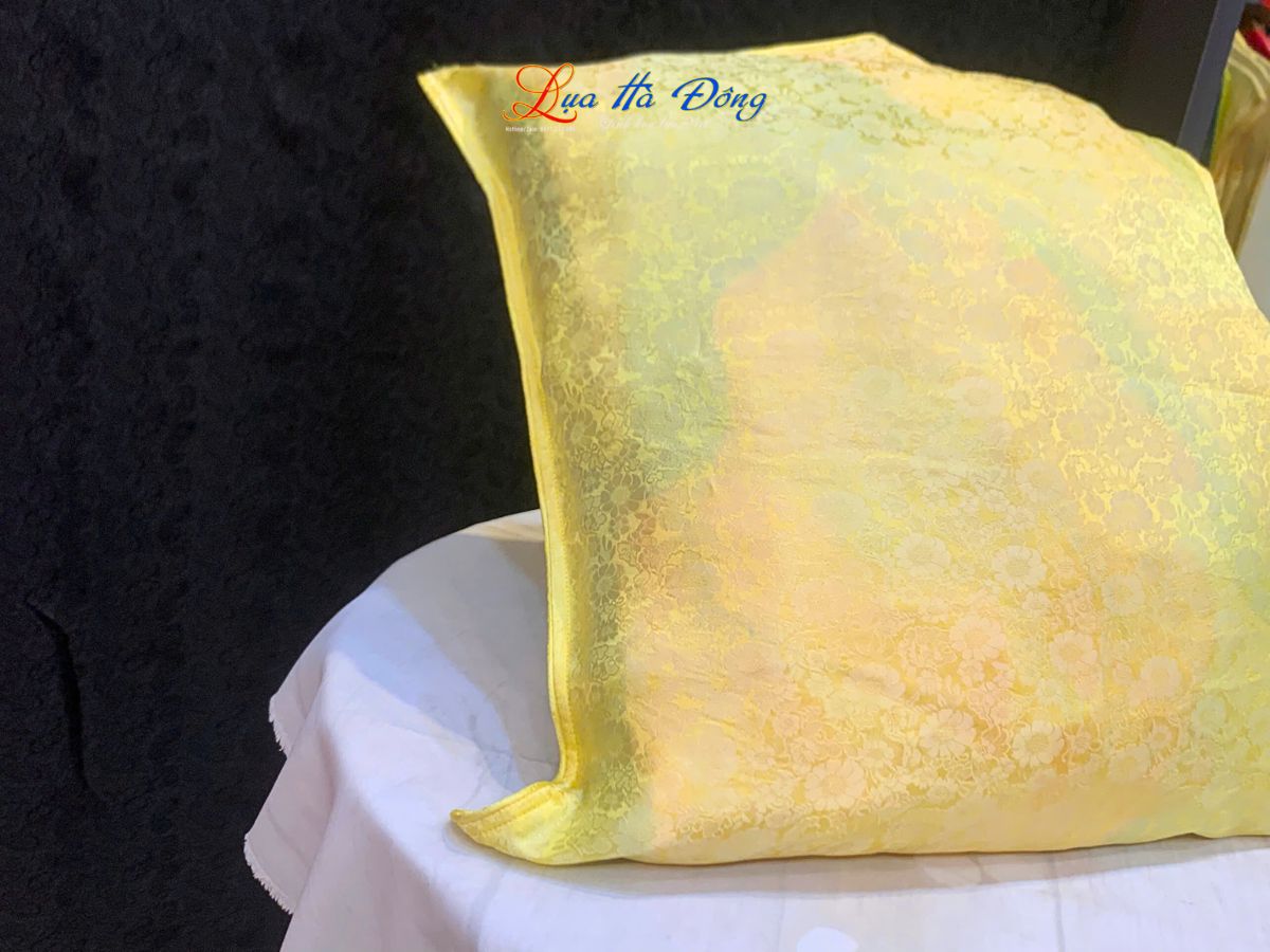 Vỏ gối lụa Hà Đông cúc vàng LNL4040/2