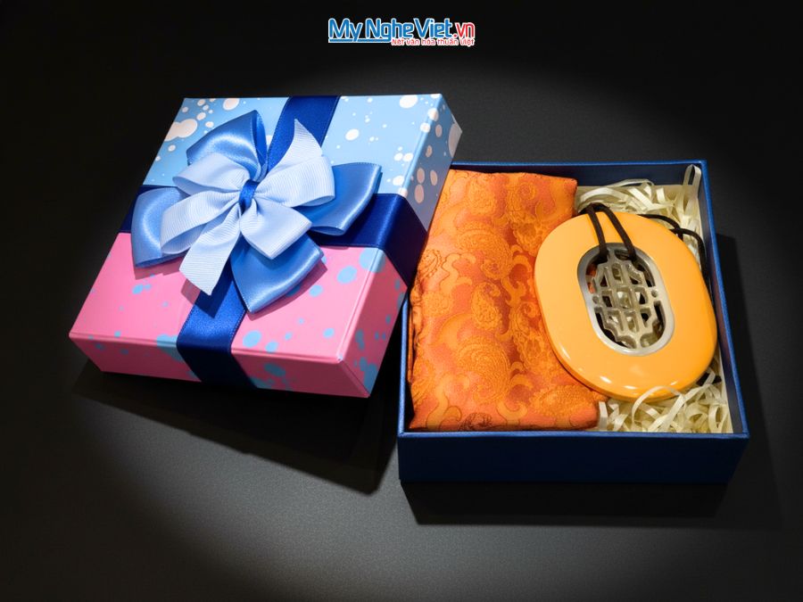 Bộ quà tặng băng đô lụa và mặt dây sừng CBMNV-MNTD11/2