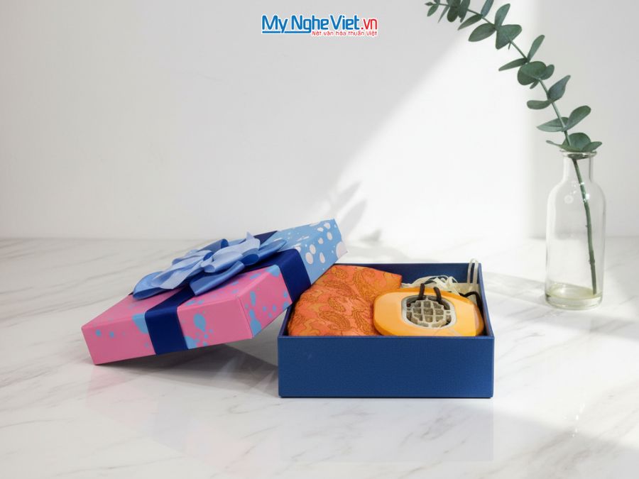 Bộ quà tặng băng đô lụa và mặt dây sừng CBMNV-MNTD11/2