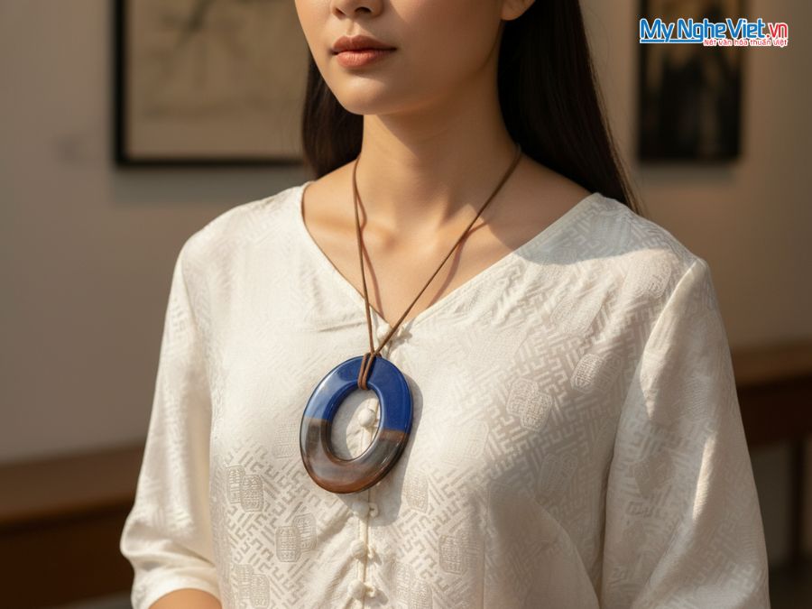 Bộ quà tặng băng đô lụa và mặt dây sừng CBMNV-MNTD11/2