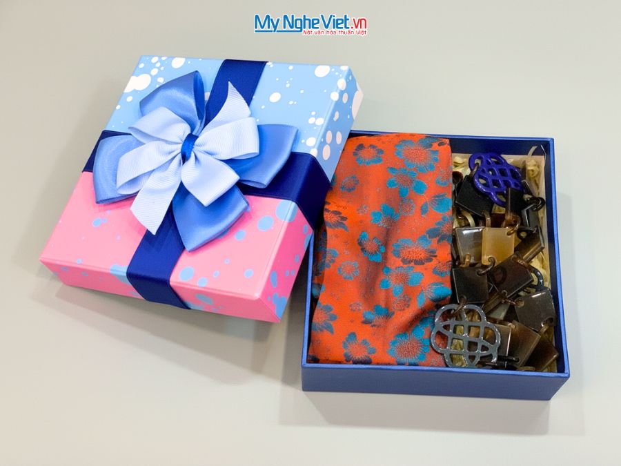 Bộ quà tặng băng đô lụa và vòng cổ sừng CBMNV-MNTD10/1