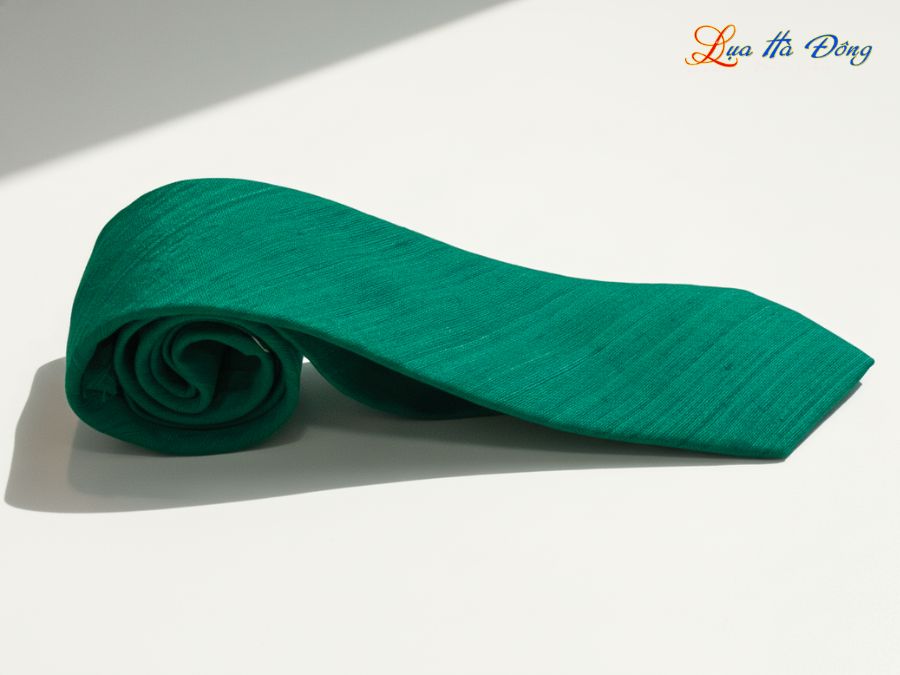 Cà vạt lụa đũi cao cấp màu xanh lá MNV-CRVNC4