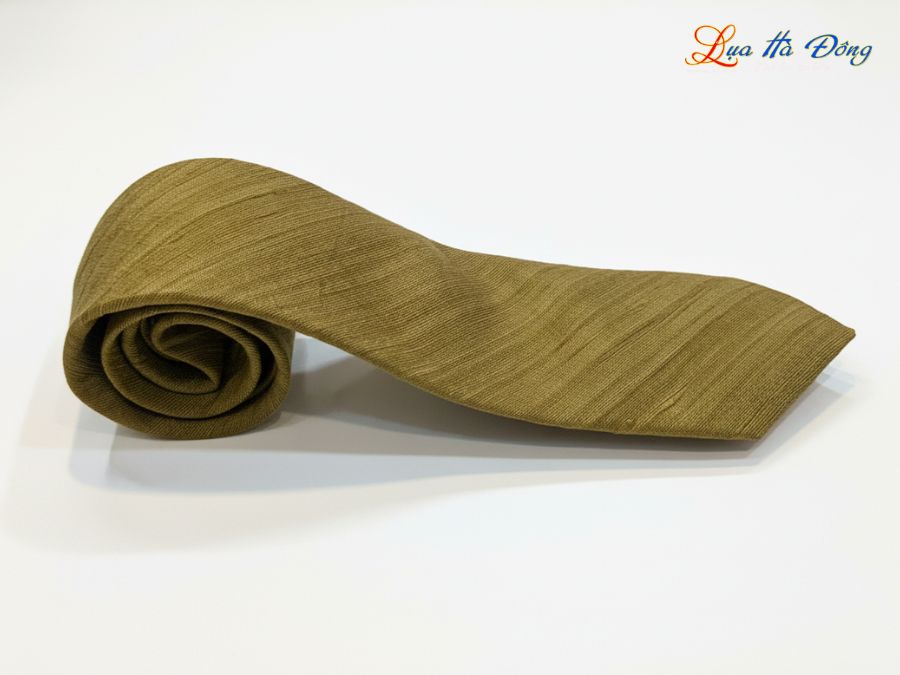 Cà vạt lụa đũi cao cấp màu xanh rêu MNV-CRVNC2
