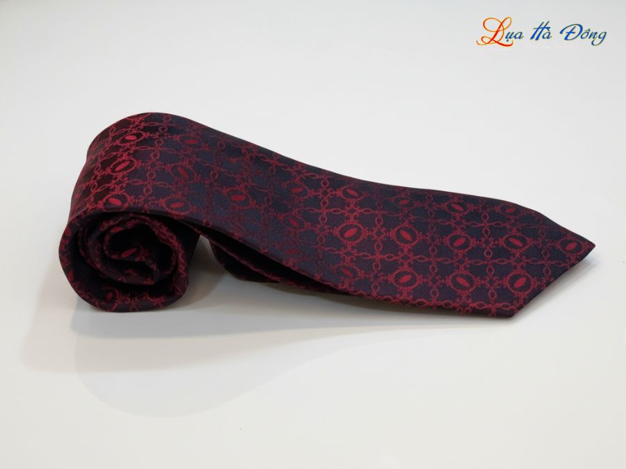 Cà vạt lụa tơ tằm họa tiết hoa bốn cánh đỏ MNV-CRV65