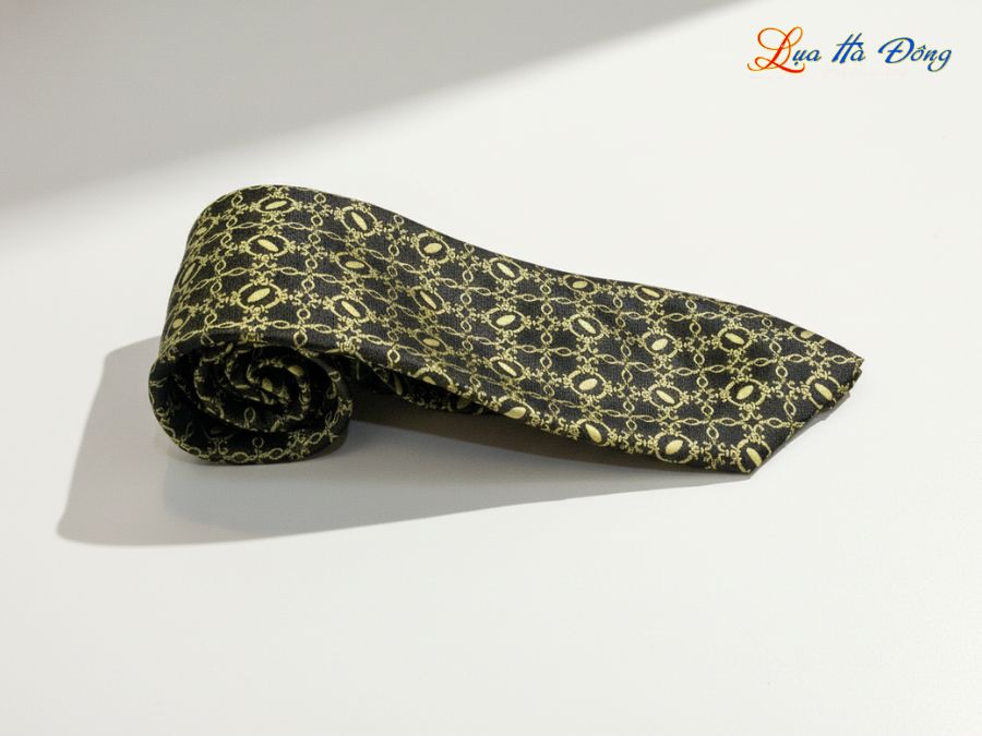 Cà vạt lụa tơ tằm họa tiết hoa bốn cánh vàng MNV-CRV80