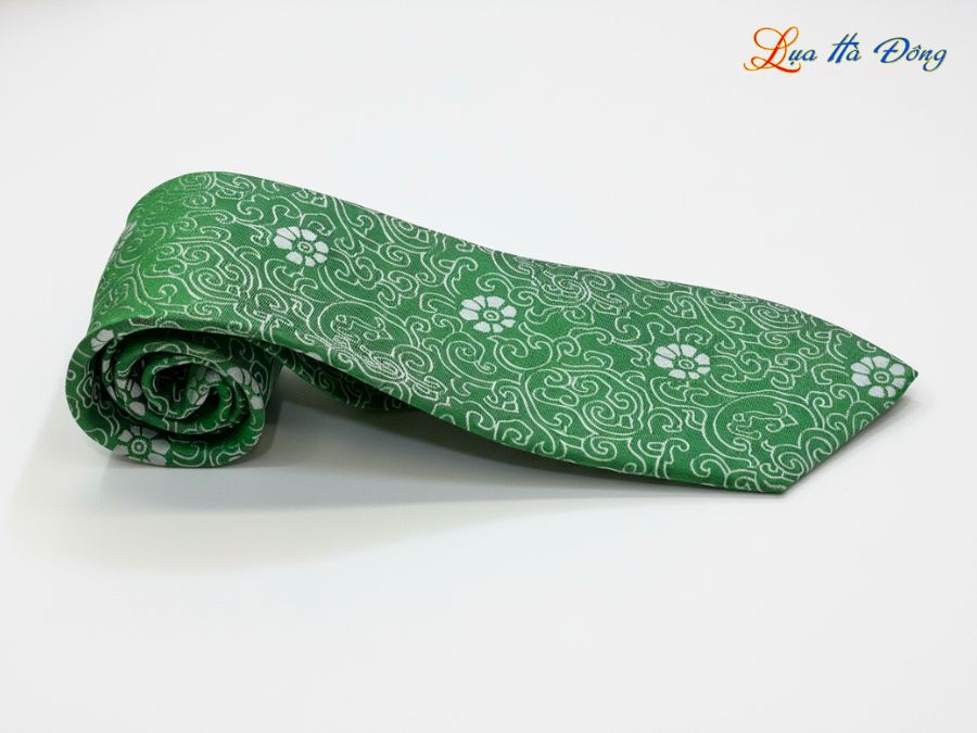 Cà vạt lụa tơ tằm họa tiết hoa mai xanh lá MNV-CRV52