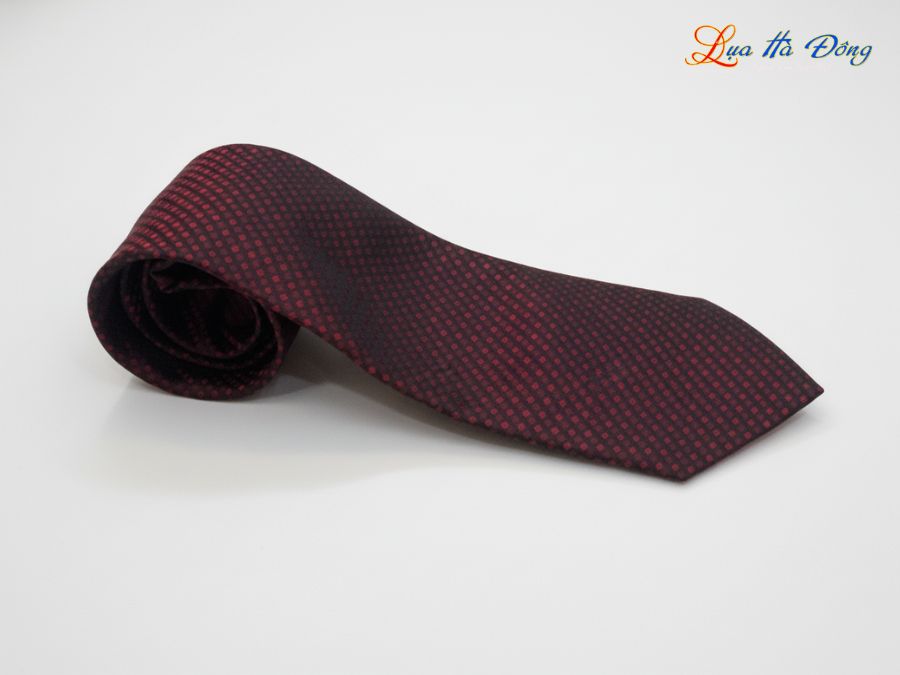 Cà vạt lụa tơ tằm họa tiết ô vuông đỏ MNV-CRV48-1
