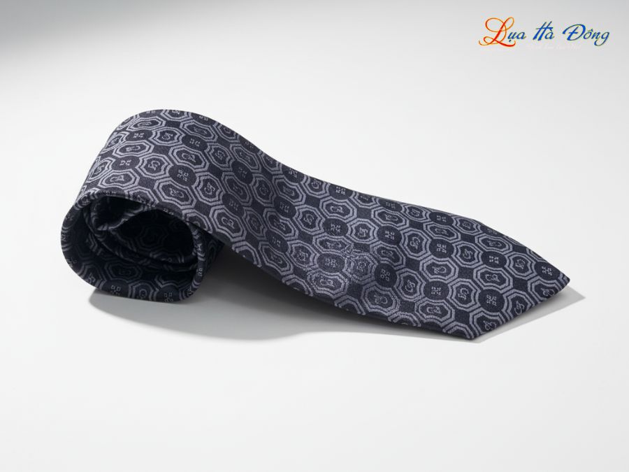 Cà vạt lụa tơ tằm họa tiết ô vuông xám MNV-CRVPT02