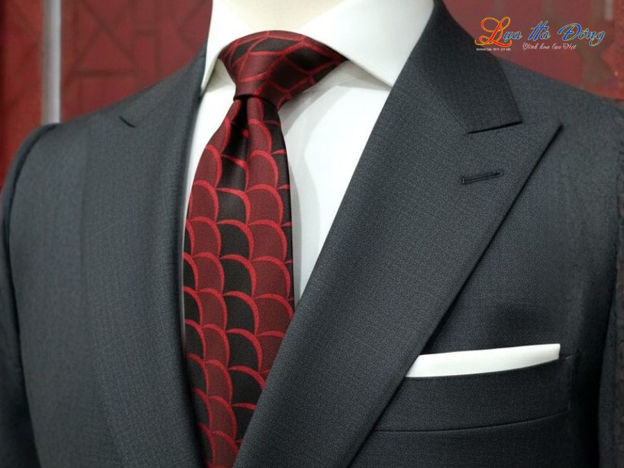 Cà vạt lụa tơ tằm họa tiết sóng đỏ đen MNV-CRV72