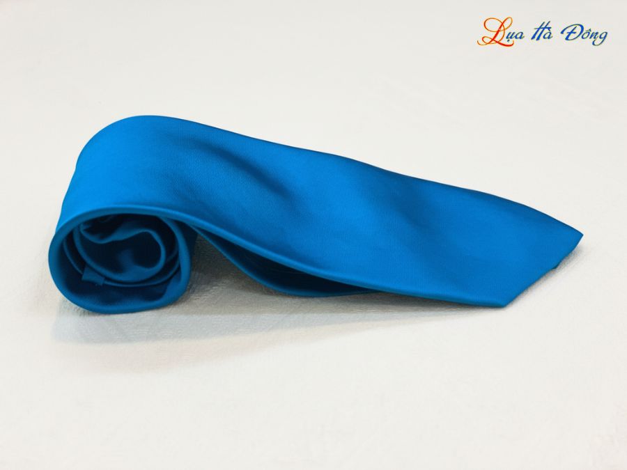 Cà vạt lụa tơ tằm trơn màu xanh dương MNV-CRV14
