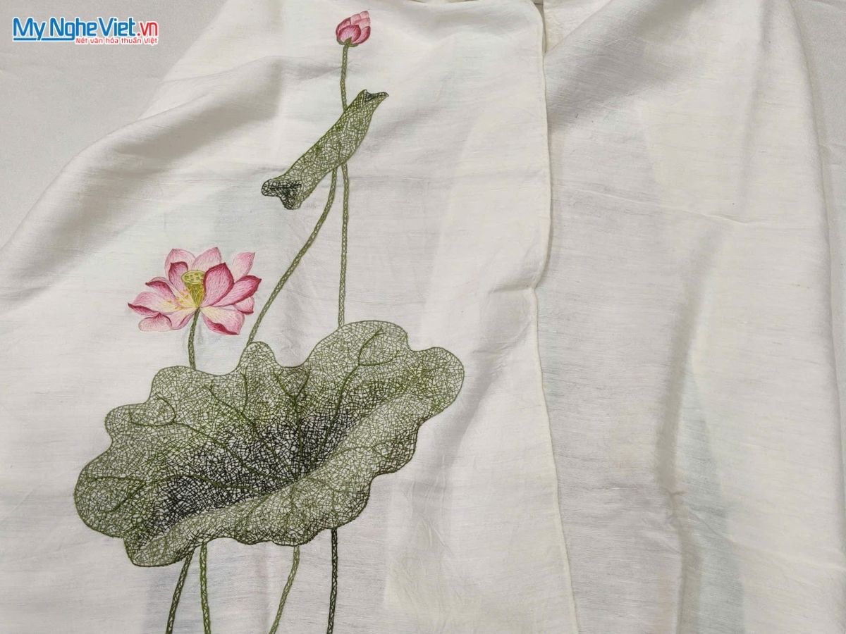 Khăn Lụa Đũi Thêu Tay Hoa Sen Màu Kem 40x200cm KLNC40200/10