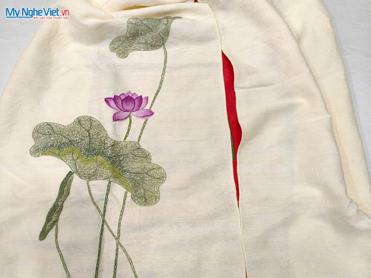 Khăn Lụa Đũi Thêu Tay Hoa Sen Màu Kem 40x200cm KLNC40200/9