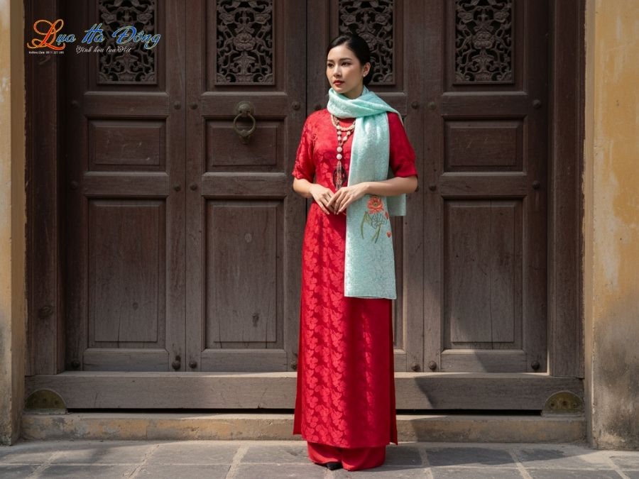 Khăn lụa thêu tay đuôi công xanh mint MNV-LNL45180.4