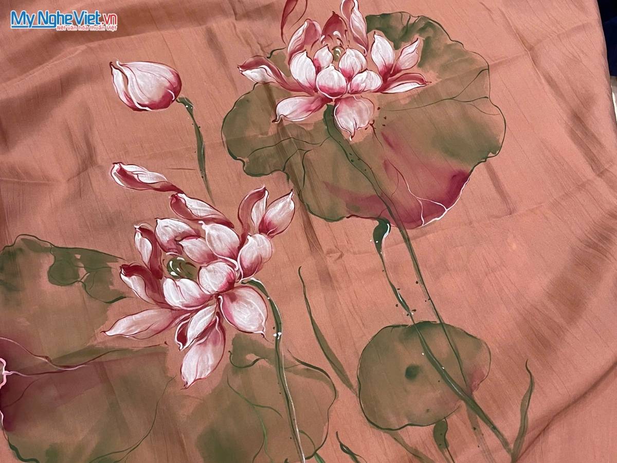 Khăn Lụa Tơ Tằm Vẽ Tay Hoa Sen Màu Hồng San Hô 70x180cm MNV-PT70180/16