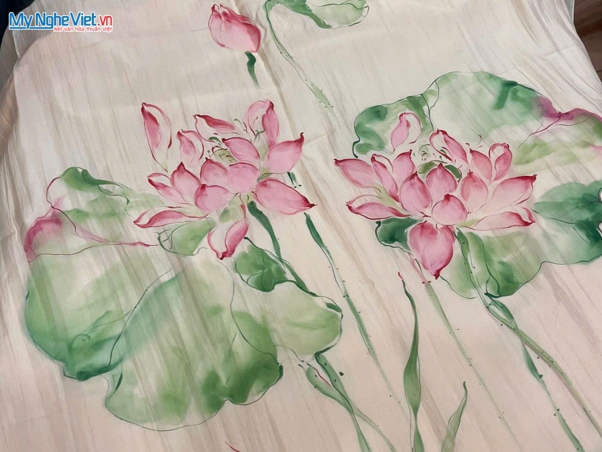Khăn Lụa Tơ Tằm Vẽ Tay Hoa Sen 83x180cm MNV-PT70180/1.4
