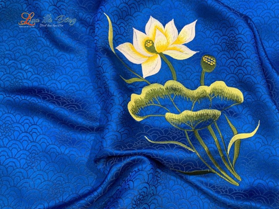 Khăn Lụa Vuông Tơ Tằm Thêu Hoa Sen Họa Tiết Sóng Mây Xanh Dương KLTA9090/31