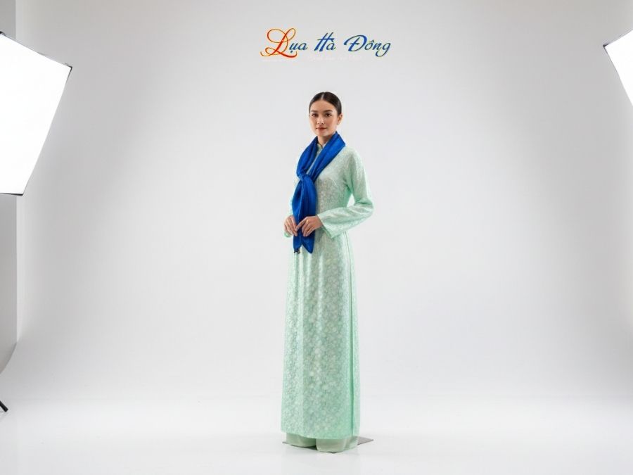 Khăn Lụa Vuông Tơ Tằm Thêu Hoa Sen Họa Tiết Sóng Mây Xanh Dương KLTA9090/31