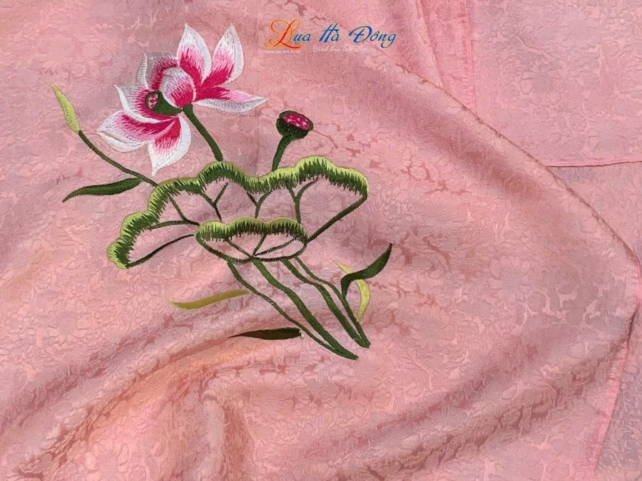 Khăn Lụa Vuông Tơ Tằm Thêu Hoa Sen Họa Tiết Hoa Cúc Hồng Phấn KLTA9090/30