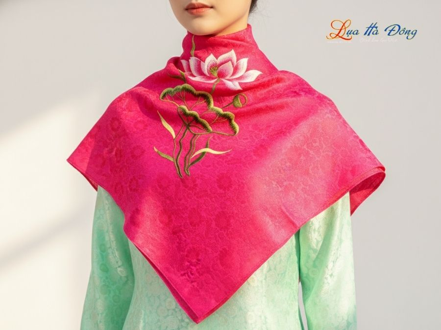 Khăn Lụa Vuông Tơ Tằm Thêu Hoa Sen Họa Tiết Hoa Cúc Màu Hồng Sen KLTA9090/27