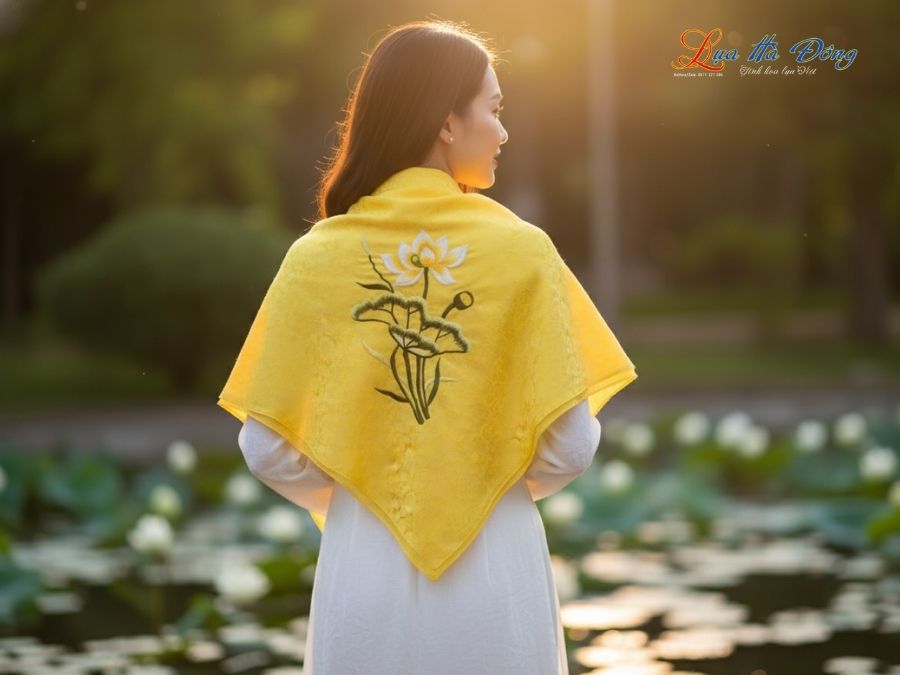 Khăn Lụa Vuông Tơ Tằm Thêu Hoa Sen Họa Tiết Hoa Cúc Vàng Tươi KLTA9090/24