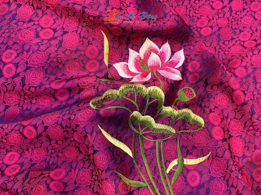 Khăn Lụa Vuông Tơ Tằm Thêu Hoa Sen Họa Tiết Hồng Thọ Màu Tím KLTA9090/26