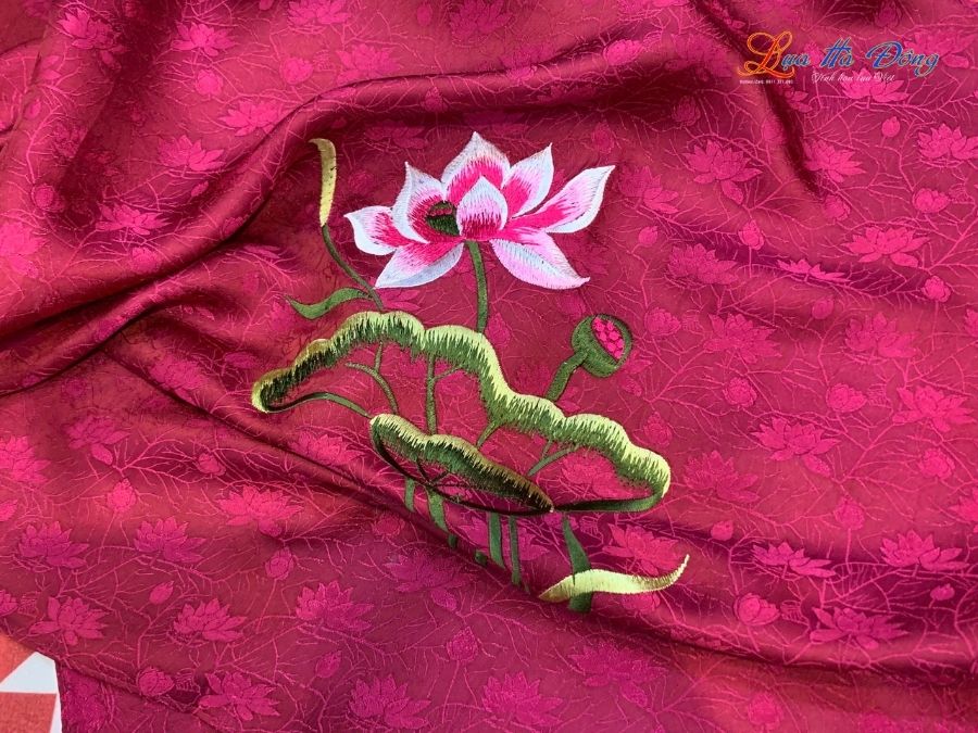 Khăn Lụa Vuông Tơ Tằm Thêu Hoa Sen Họa Tiết Sen Dây Màu Tím Hồng KLTA9090/22