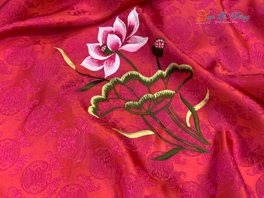 Khăn Lụa Vuông Tơ Tằm Thêu Hoa Sen Họa Tiết Thọ Dơi Màu Hồng KLTA9090/28