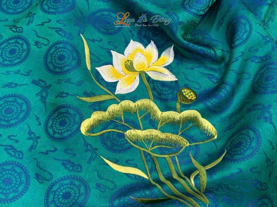 Khăn Lụa Vuông Tơ Tằm Thêu Hoa Sen Họa Tiết Trống Đồng Xanh Dương KLTA9090/25