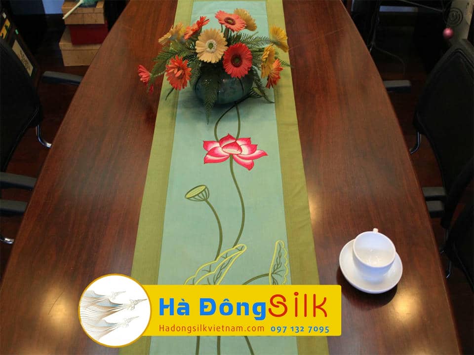 Bộ khăn trải bàn lót bàn ăn thêu hoa sen MNV-KLTB03-4