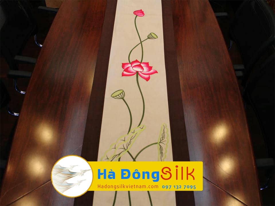 Bộ khăn trải bàn lót bàn ăn thêu hoa sen MNV-KLTB03-5