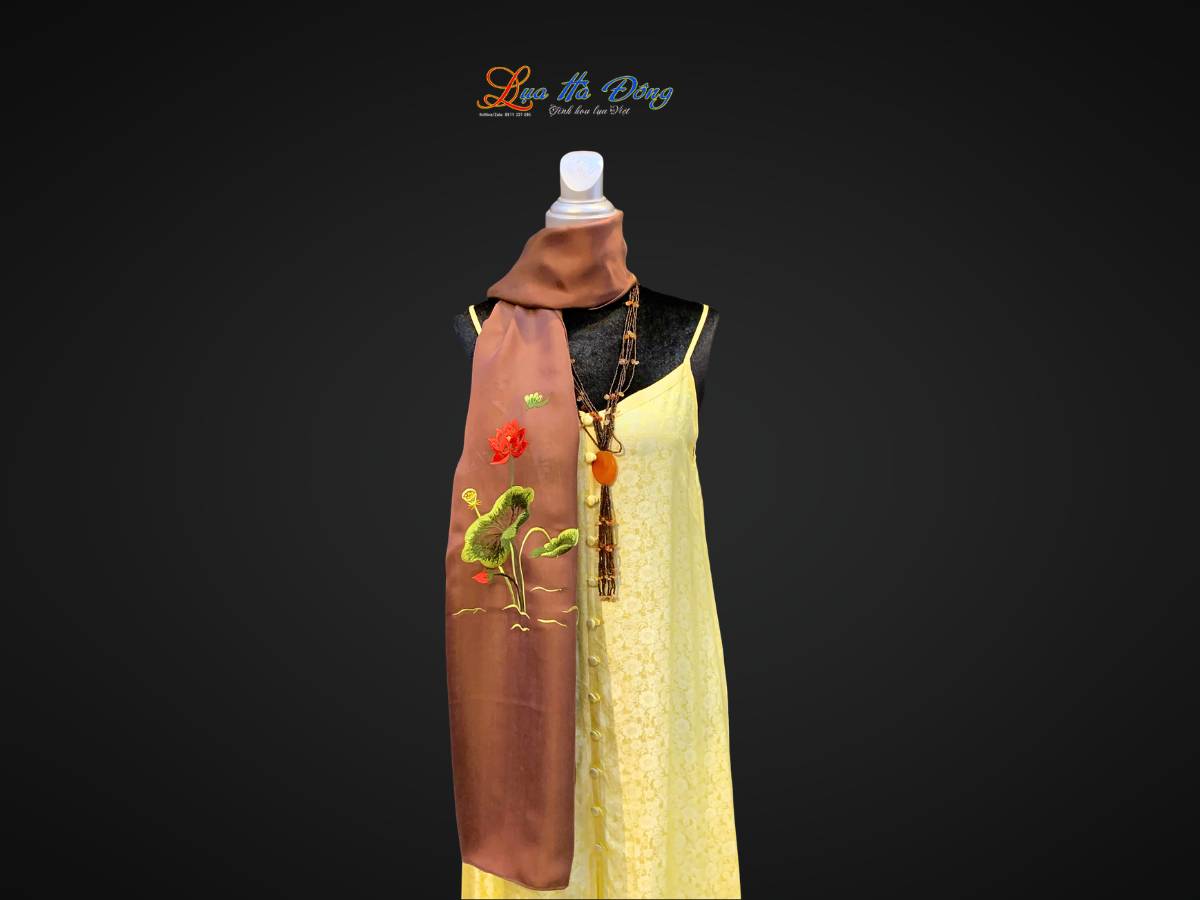 Khăn lụa trơn thêu sen nâu cà phê MNV-LNL45180/5