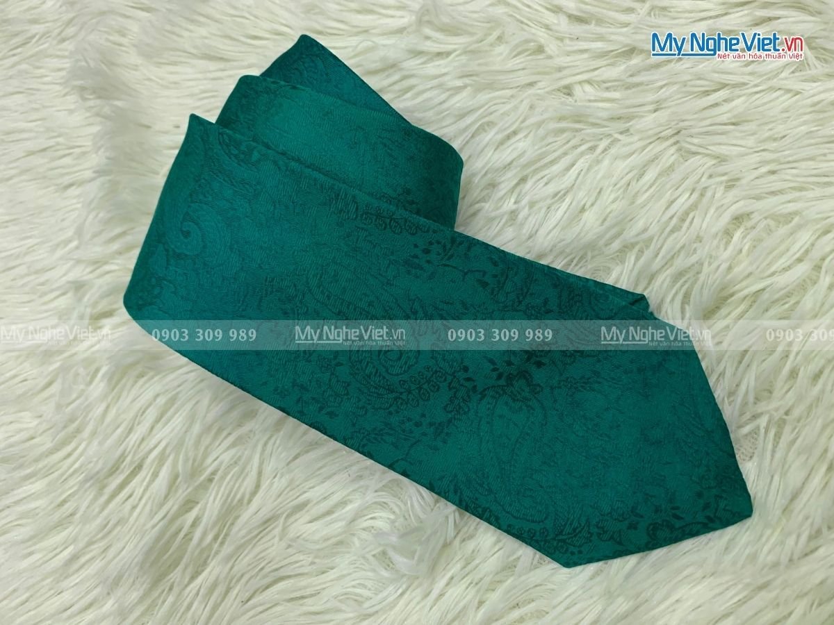 Cravat lụa hoa đuôi công xanh ngọc MNV-CRV72-1