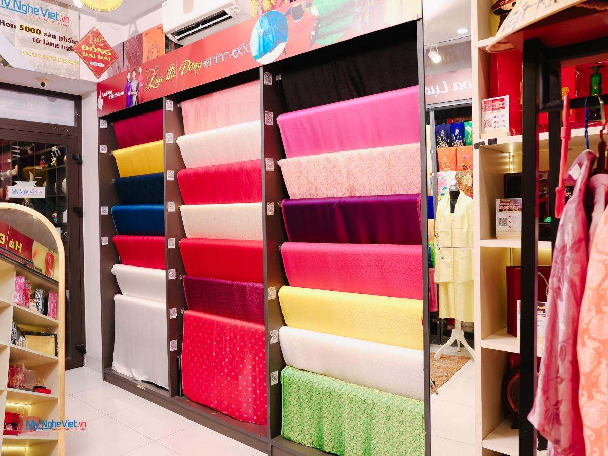 Vải Lụa Hà Đông Hoa Cúc Đen 70% tơ tằm 3.7m khổ 90cm