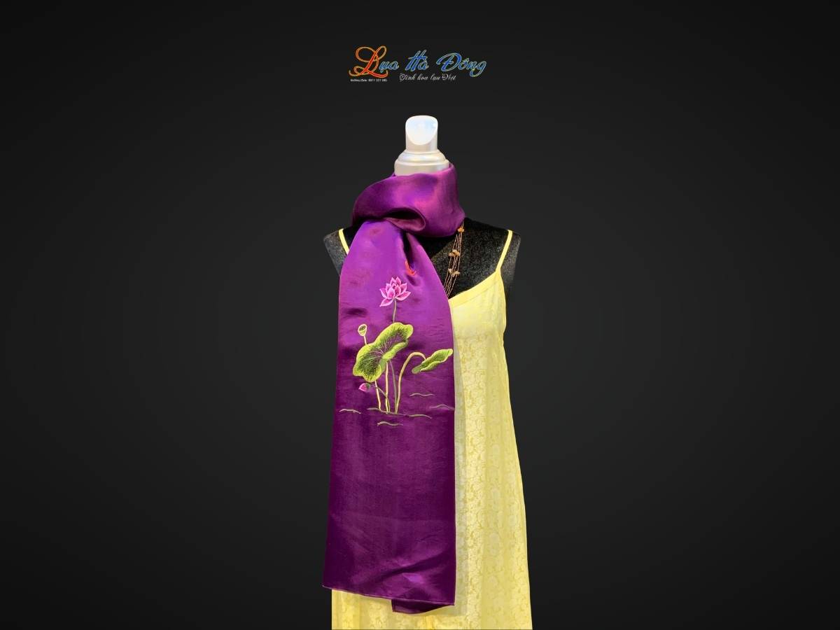 Khăn lụa trơn thêu sen tím cà MNV-LNL45180/15