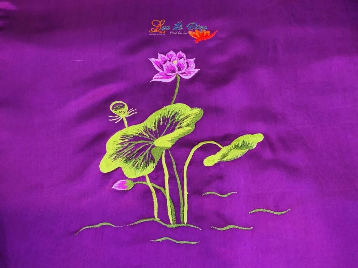 Khăn lụa trơn thêu sen tím cà MNV-LNL45180/15