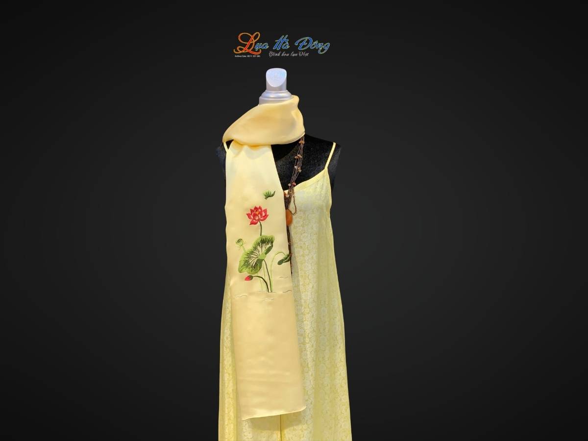 Khăn lụa trơn thêu sen vàng mỡ gà MNV-LNL45180/13